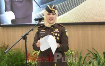 Kajati Jatim Mia Amiati Lantik 14 Kajari Baru
