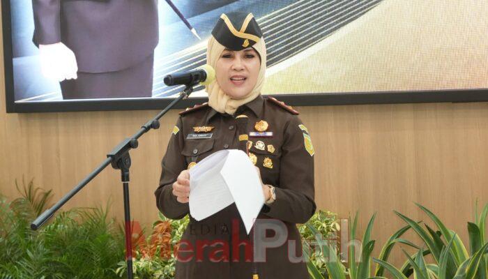 Kajati Jatim Mia Amiati Lantik 14 Kajari Baru