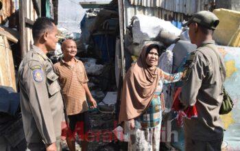 Penertiban Pedagang Barang Bekas di Bantaran Sungai Kali Tebu