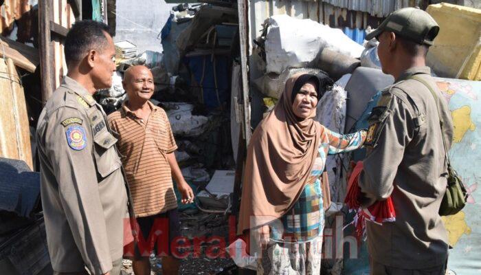 Penertiban Pedagang Barang Bekas di Bantaran Sungai Kali Tebu