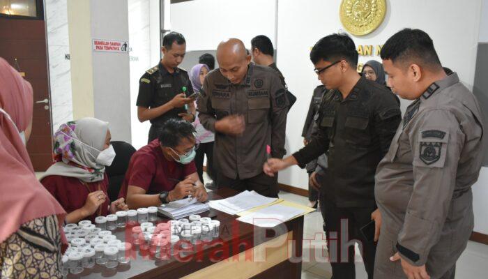 121 Pegawai Kejari Tanjung Perak Tes Urine Massal