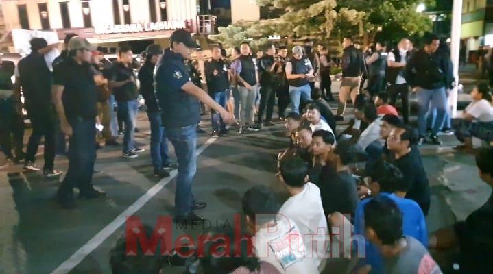 penggerebekan-narkoba-di-jalan-kunti-surabaya