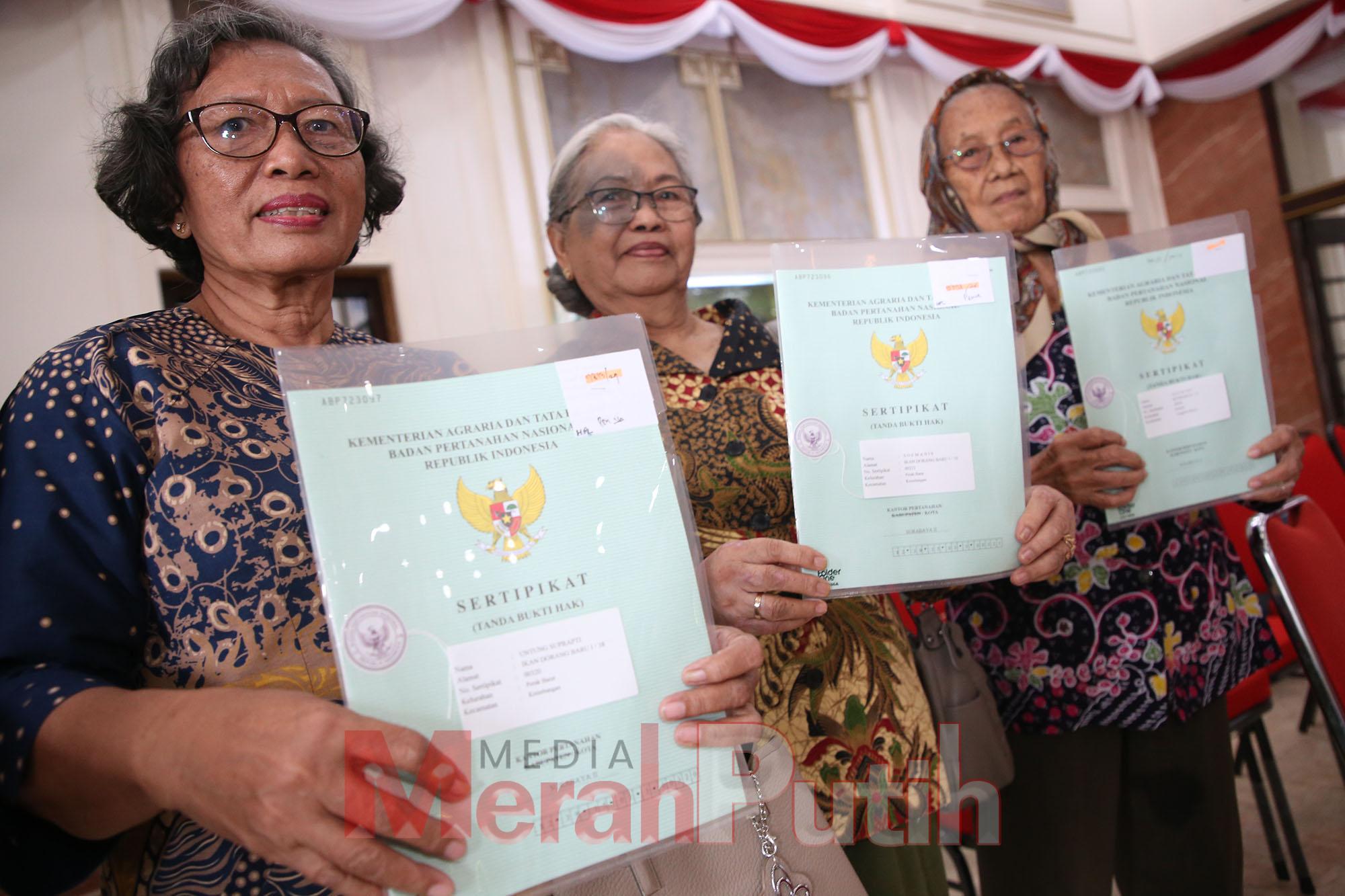 serahkan-39-sertifikat-hgb-kepada-warga