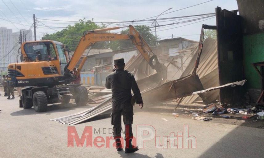 15-bangunan-liar-di-tambak-mayor-dibongkar
