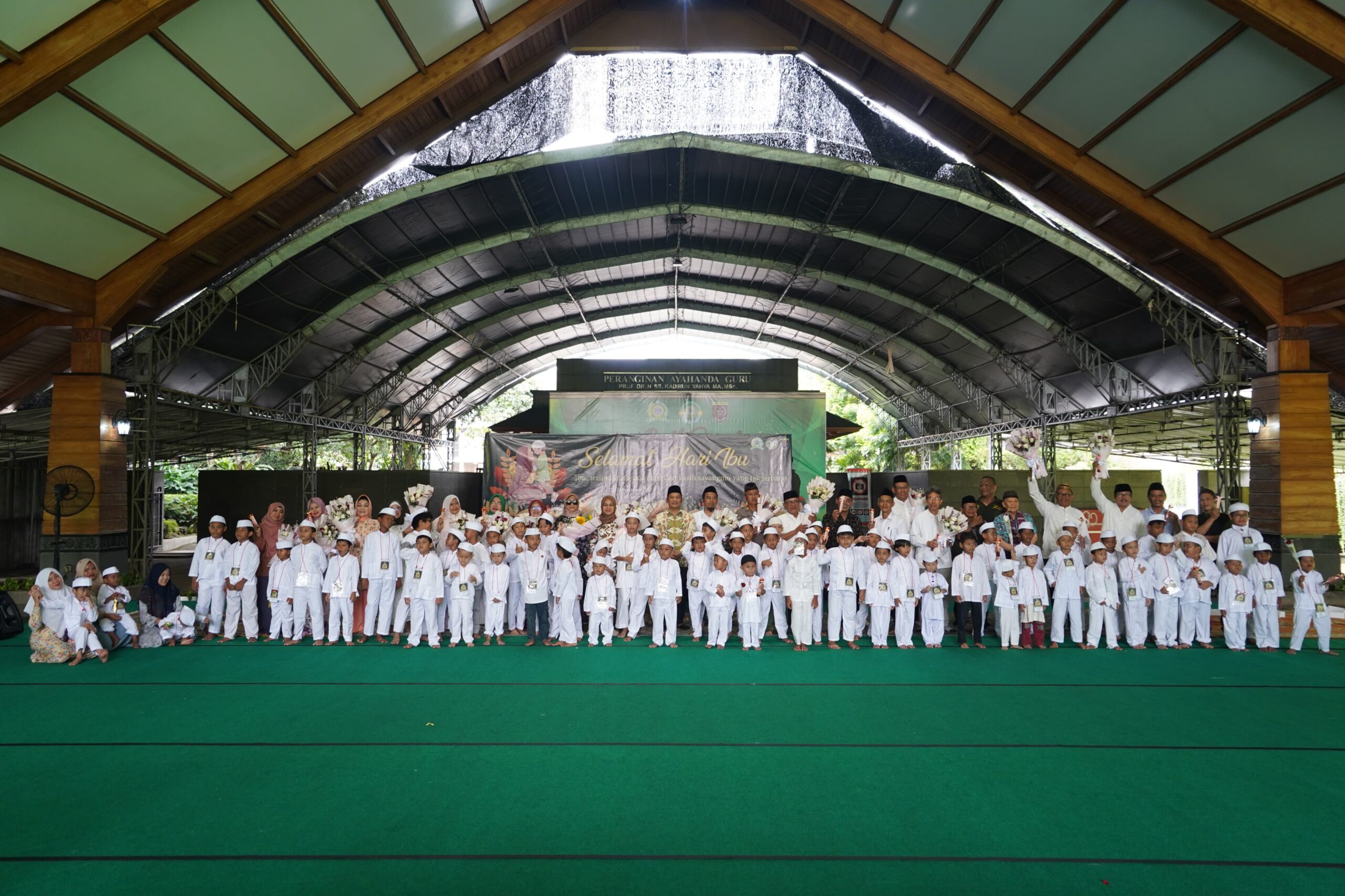 26-anak-khitan-massal-surau-di-qutubul-amin
