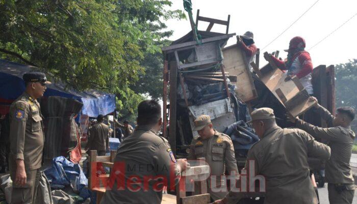 129 PKL di Bawah Jembatan Suramadu Ditertibkan