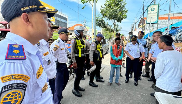 Penertiban Parkir di Sekitar RS Adi Husada Surabaya