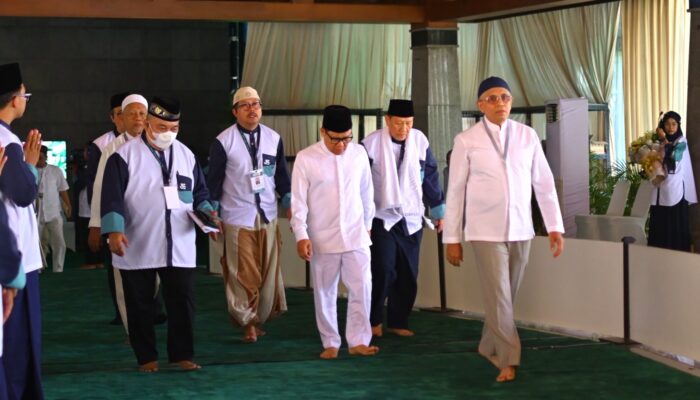 Menko Pemberdayaan Masyarakat Muhaimin dan Ribuan Jamaah Tarekat Rayakan Hari Guru di Surau Qutubul Amin