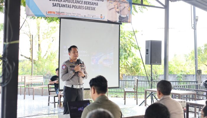 Ngopi Bareng Driver Ambulans Membangun Kesadaran Keselamatan Berkendara di Gresik