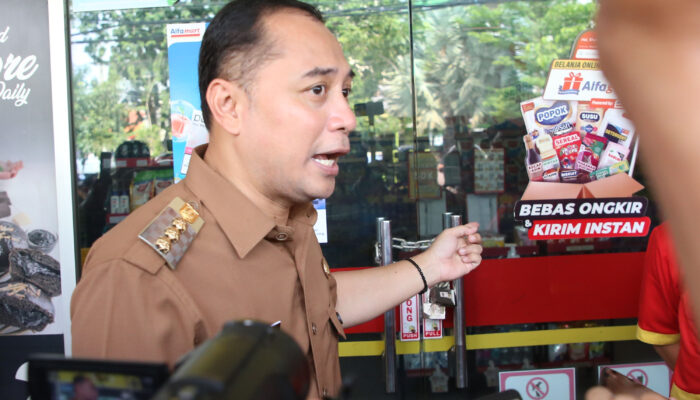 Tak Ada Jukir Resmi, Wali Kota Eri Segel Lahan Parkir Minimarket