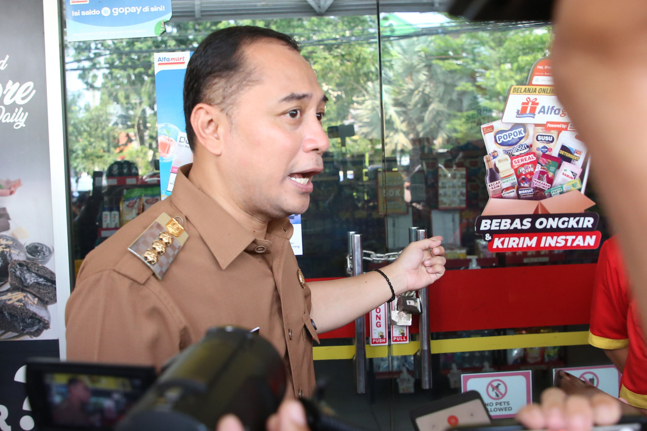 tak-ada-jukir-resmi-lahan-parkir-minimarket