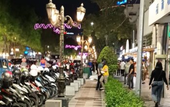 parkir-tepi-jalan-tunjungan-resmi-ditiadakan