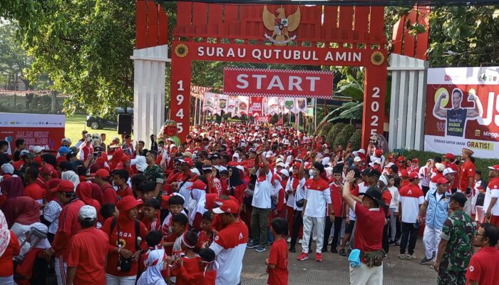 Syukuri HUT RI ke-80, Transjakarta dan Ribuan Warga Semarakkan Jalan Sehat Qutubul Amin