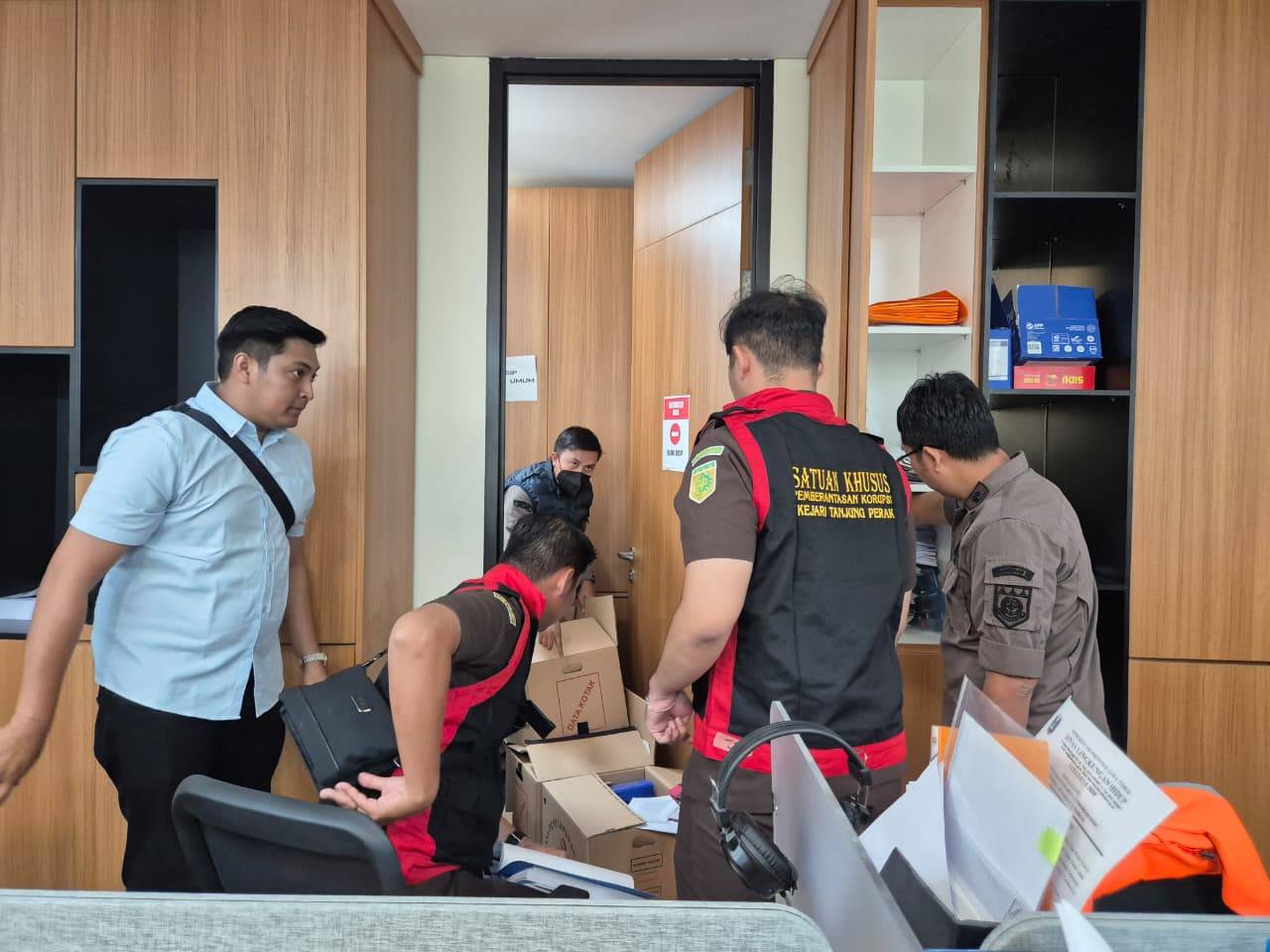 kejari-tanjung-perak-geledah-kantor-pelindo