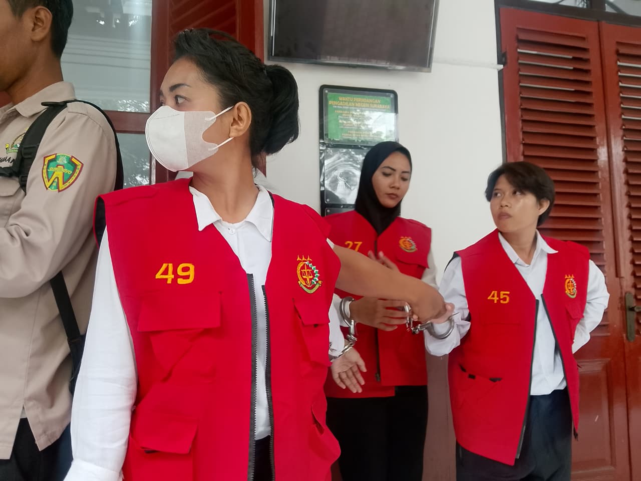 tiga-wanita-divonis-penjara-karena-ekstasi