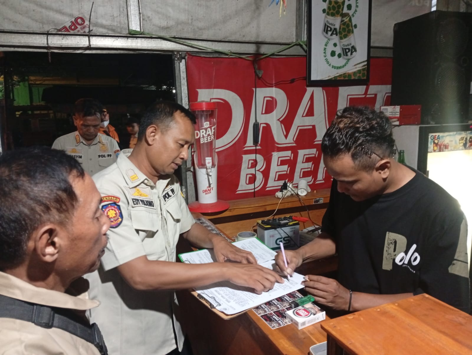 satpol-pp-lamongan-razia-kafe-jelang-nataru
