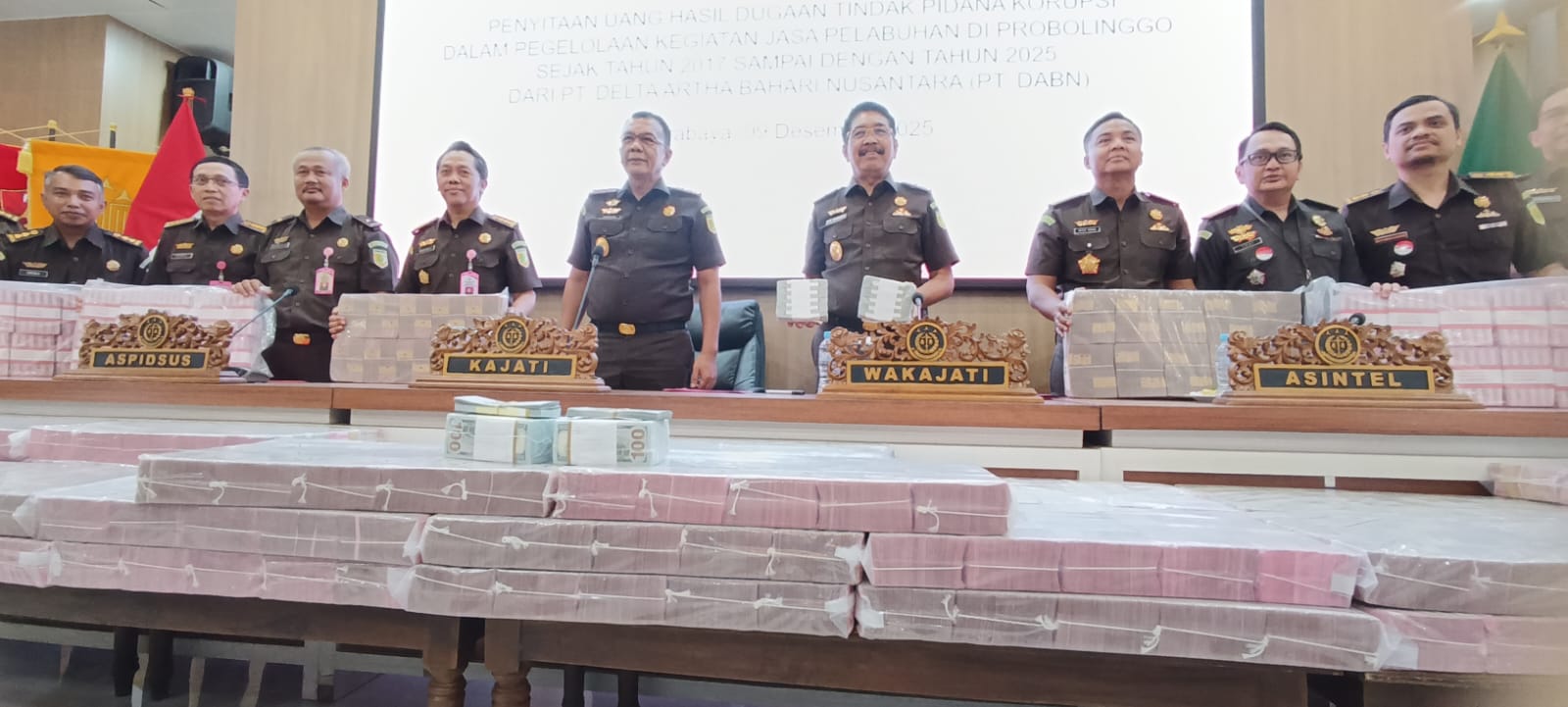 kejati-jatim-sita-uang-korupsi-pelabuhan-dabn