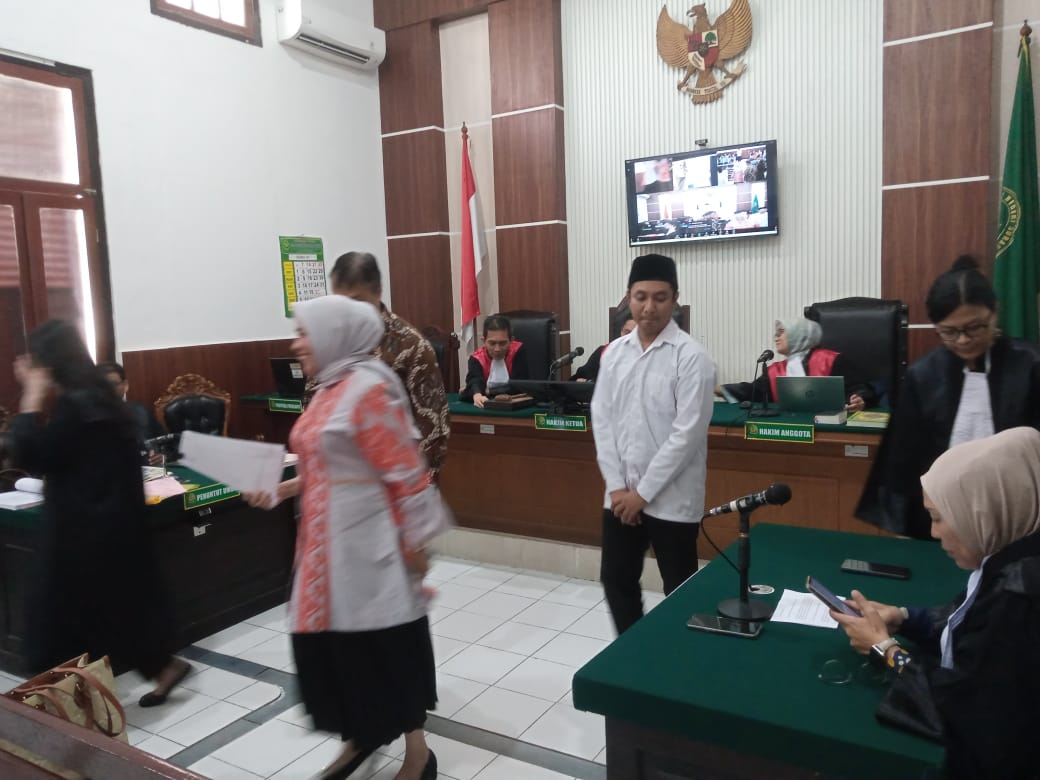 terdakwa-ijazah-palsu-unitomo-tarif-rp-1-juta
