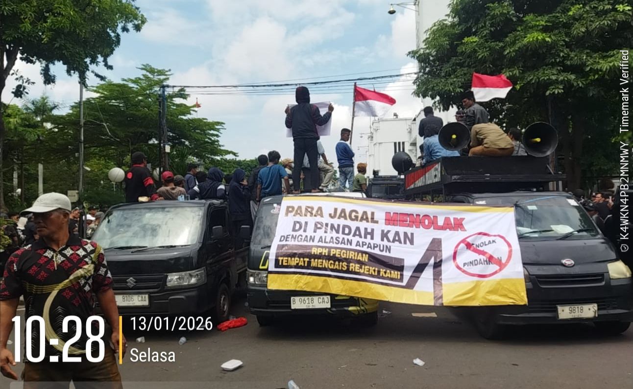 aksi-tolak-relokasi-rph-pegirian-ricuh