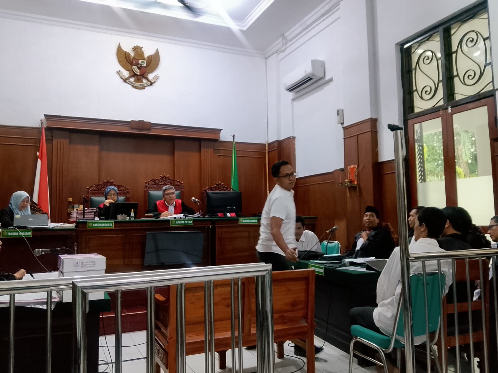 pemerasan-kadindik-jatim-hakim-soroti-hendra