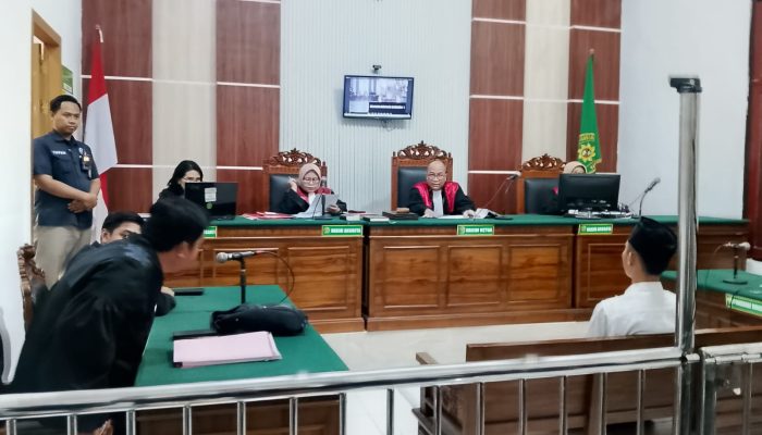 Terdakwa Bom Molotov Ngaku Dipukul Saat Diperiksa, Penyidik Membantah