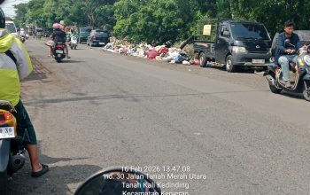 Sampah Berserakan Tak Terangkut di Sidotopo Wetan, Pengawasan DLH Surabaya?