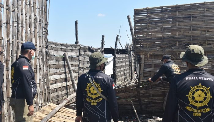 40 Gudang Sampah Ilegal di Kawasan TPA Benowo Ditertibkan