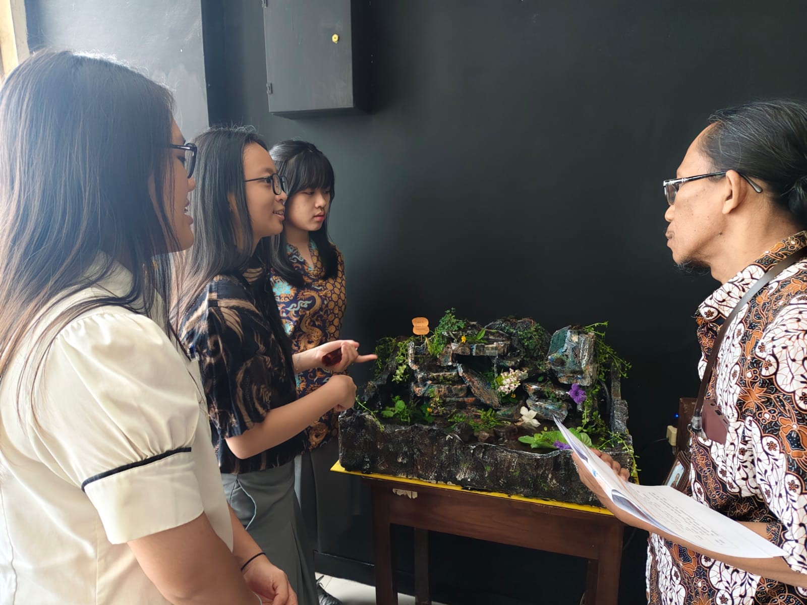 sma-nsa-surabaya-kembangkan-eco-art-project