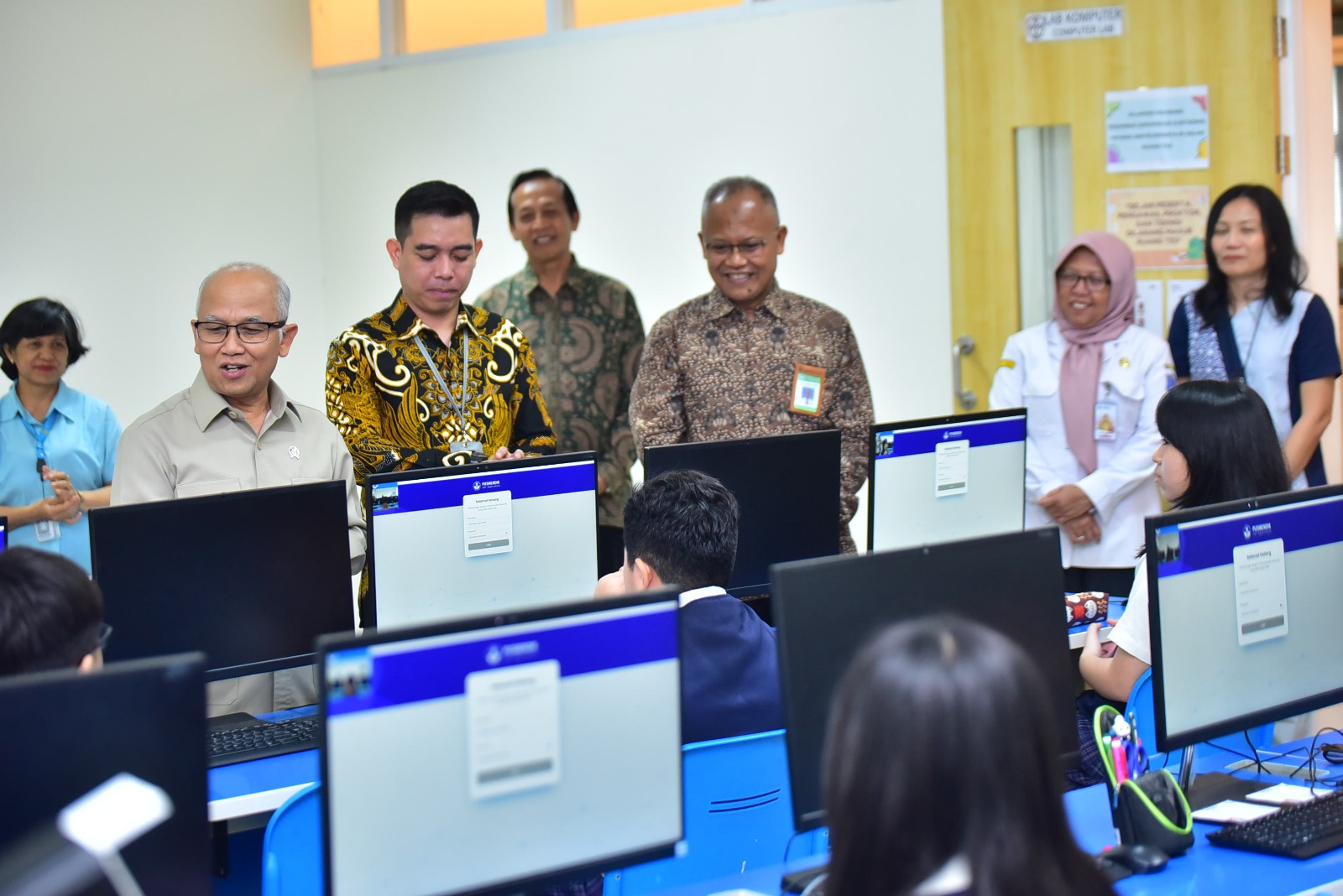 wamendikdasmen-tinjau-tka-di-surabaya