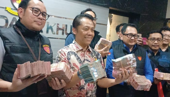 Skandal Pungli ESDM Jatim Uang Izin Tambang Mengalir ke 19 Pegawai