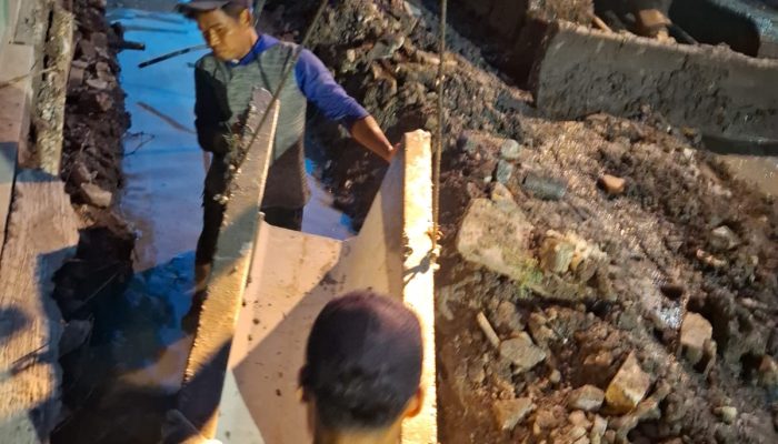 Pelaksana Proyek Paving Kalilom Lor Klarifikasi Pemasangan U-Ditch