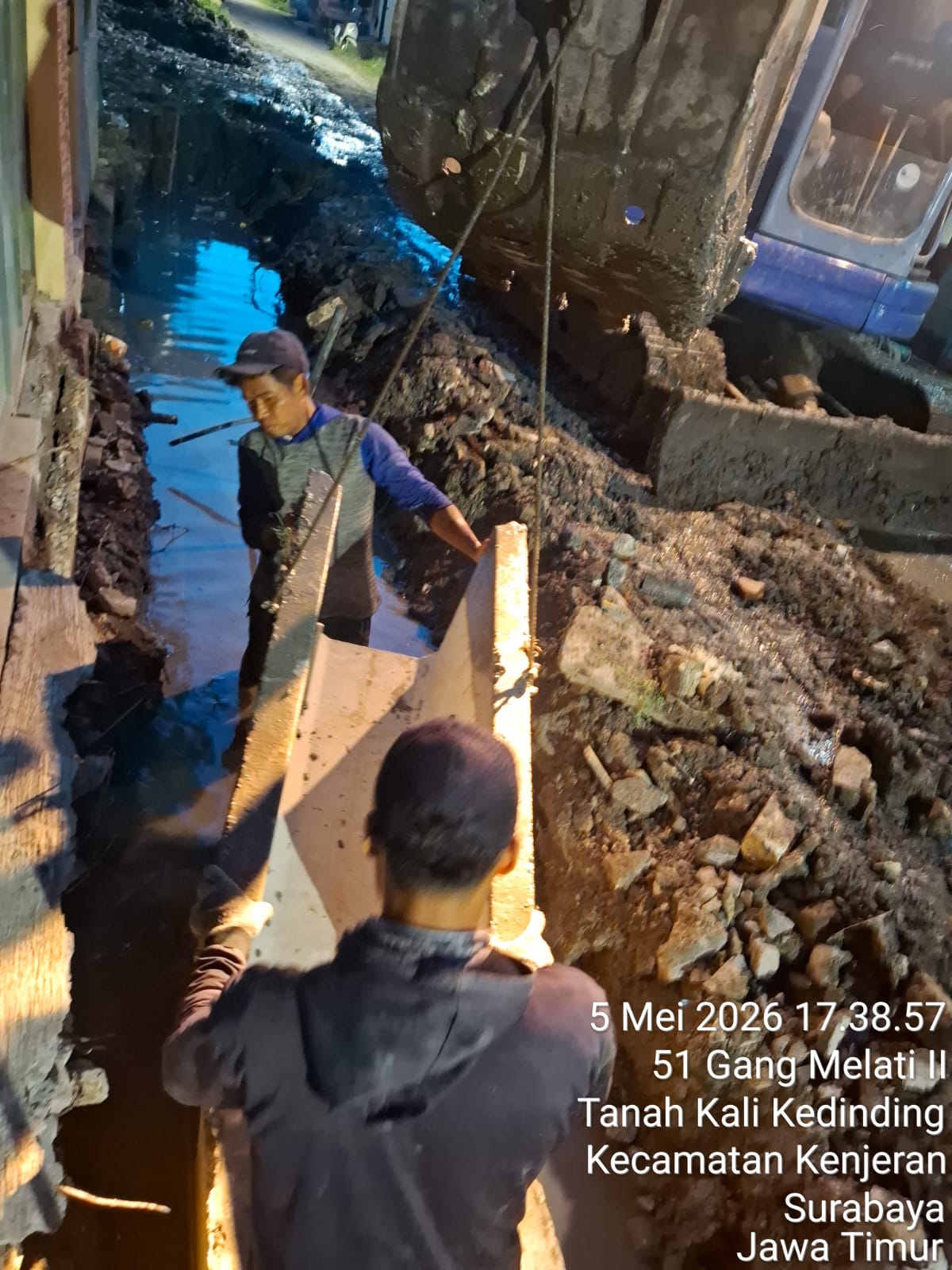 pelaksana-proyek-paving-kalilom lor-klarifikasi-u-ditch