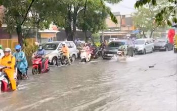 Hujan Ekstrem Picu Banjir di Surabaya, Eri Cahyadi Buka Suara Soal Proyek Drainase