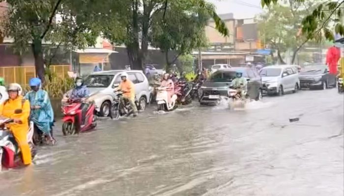 Hujan Ekstrem Picu Banjir di Surabaya, Eri Cahyadi Buka Suara Soal Proyek Drainase