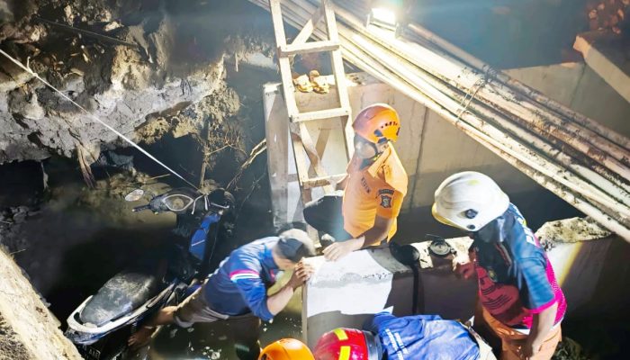 Tragis Pasutri Lansia Terperosok ke Proyek Gorong-gorong di Margorejo Istri Tewas