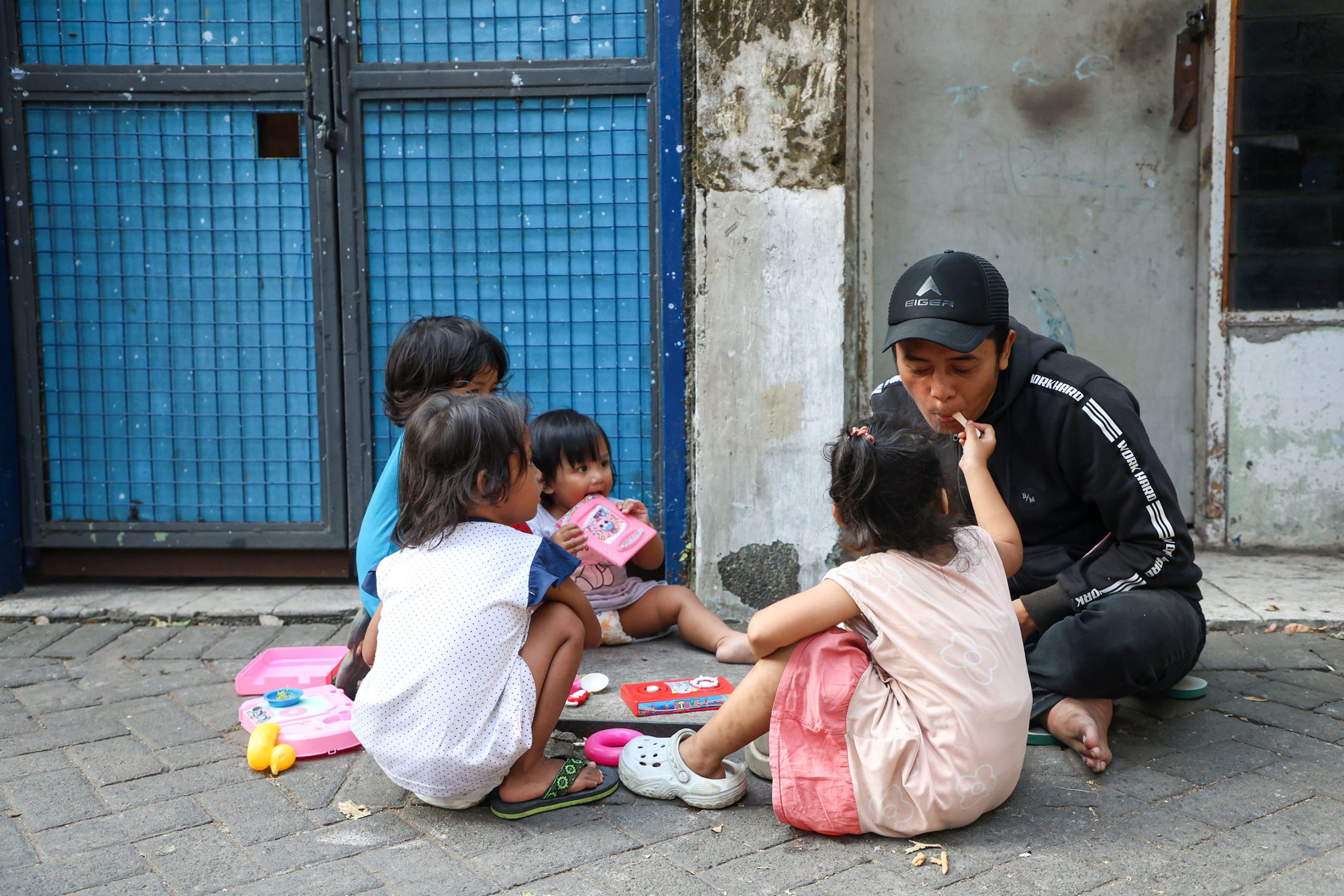 video-viral-tuding-ayah-eksploitasi-anak