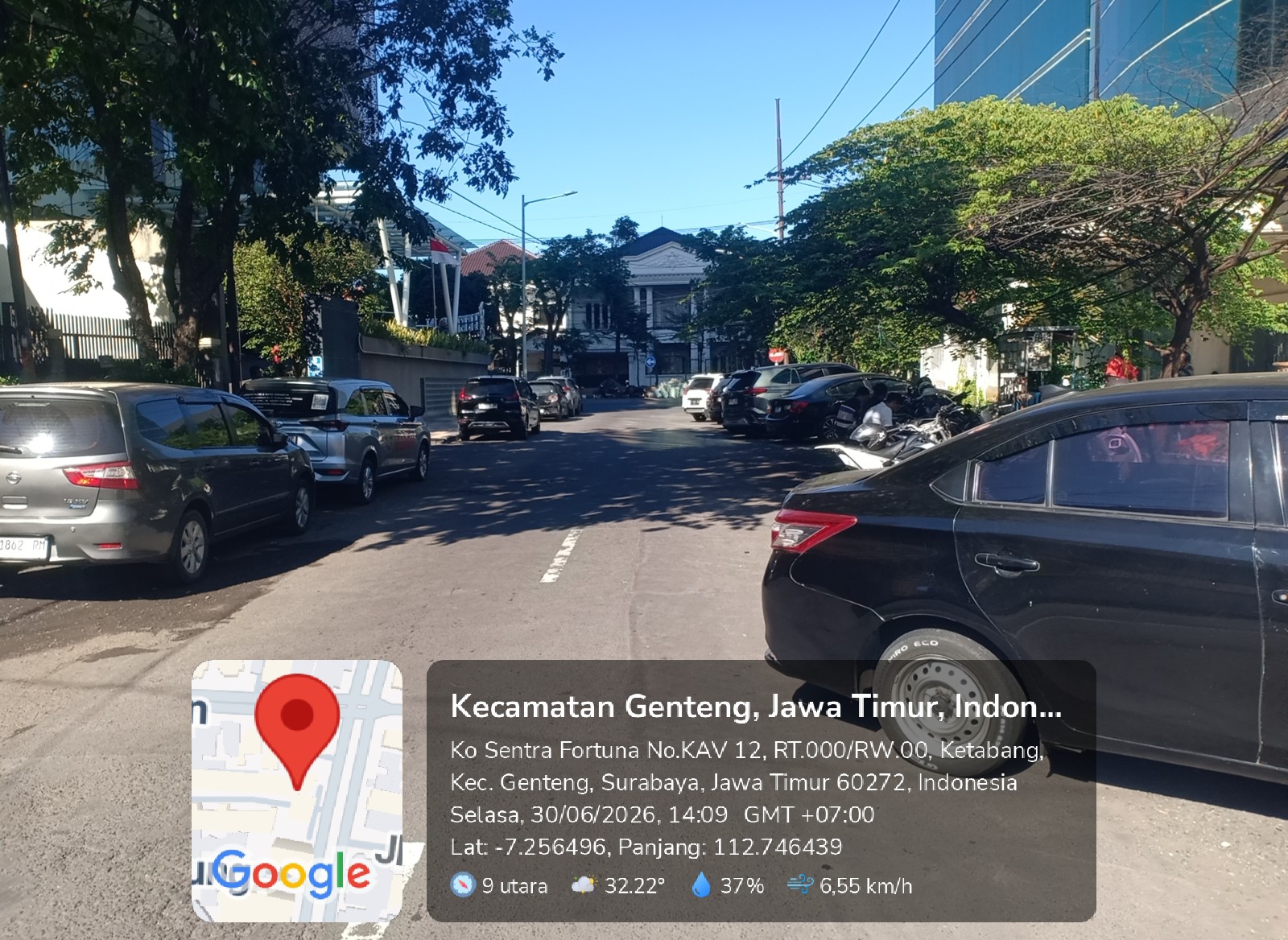 parkir-di-badan-jalan-ketabang-leedon-hotel