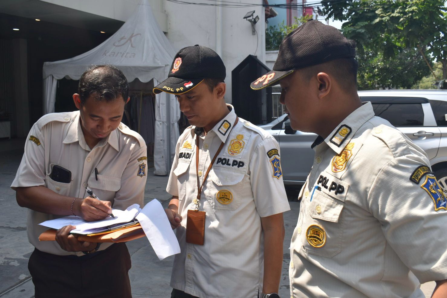 penyelenggaraan-parkir-di-mal-hingga-kafe-izin