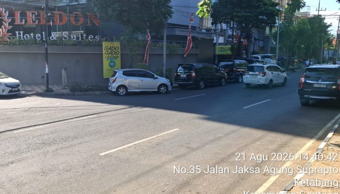 Parkir Badan Jalan Depan Leedon Hotel Disorot, Dishub Surabaya Belum Angkat Bicara