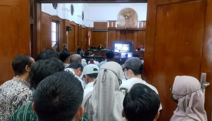 Jelang Vonis Korupsi Pelabuhan Tanjung Perak, Pegawai Pelindo Padati PN Surabaya