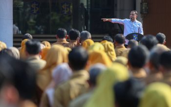 Warning! Sekolah Negeri Surabaya Tak Boleh Lagi Jual Seragam ke Siswa