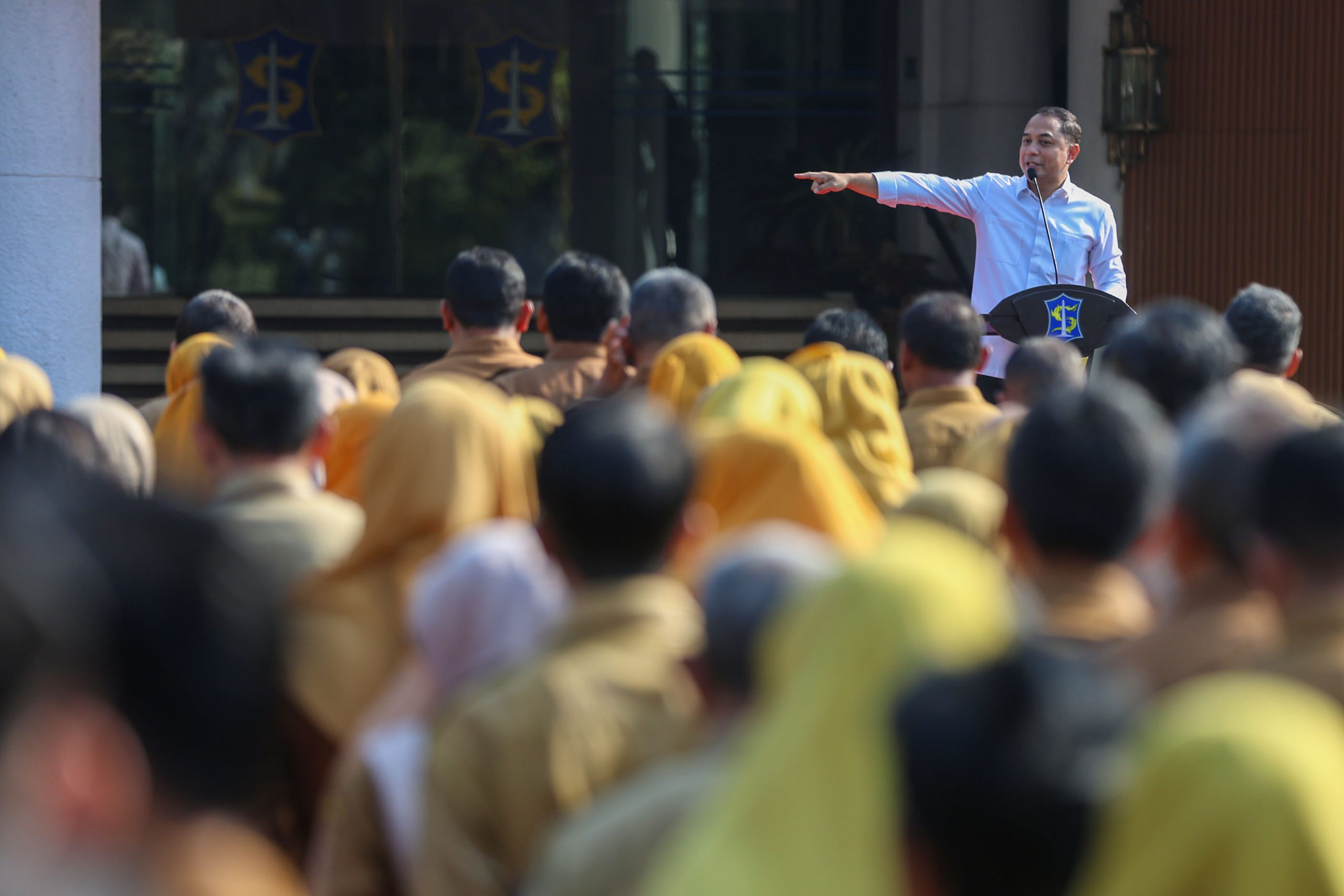 warning-sekolah-negeri-tak-boleh-jual-seragam