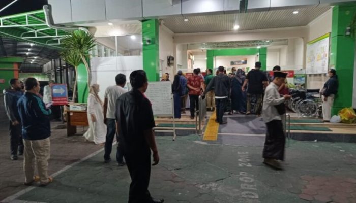 Ratusan Santri Manbaul Hikam Sidoarjo Dilarikan ke RS, Diduga Keracunan MBG