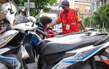 Eri Cahyadi Evaluasi Parkir Surabaya, Jukir Bermasalah Terancam Diganti