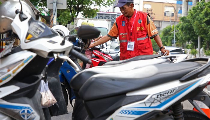 Eri Cahyadi Evaluasi Parkir Surabaya, Jukir Bermasalah Terancam Diganti