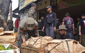 7 Kios Buah di Tambak Mayor–Tanjungsari Disegel karena Tak Sesuai Peruntukan